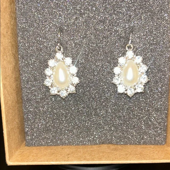 Elegant Silver and Pearl Drop Earrings…open to offers. U can bundle - Picture 5 of 6